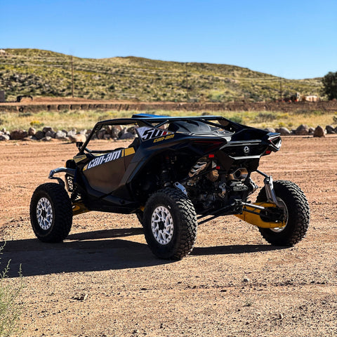 canam maverick r side view with voodoo rr fastback rollcage installed 
